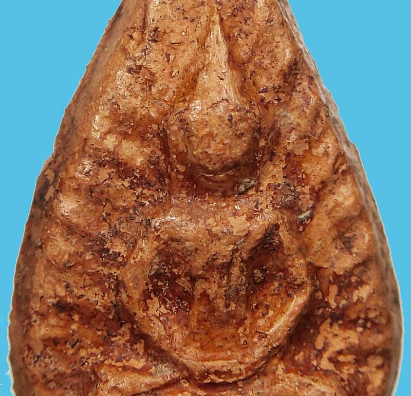 พระนางพญากลีบบัว วัดลิงขบ  หรือ วัดบวรมงคล เป็นวัดเก่าแก่มีมาก่อนตั้งกรุงรัตนโกสินทร์