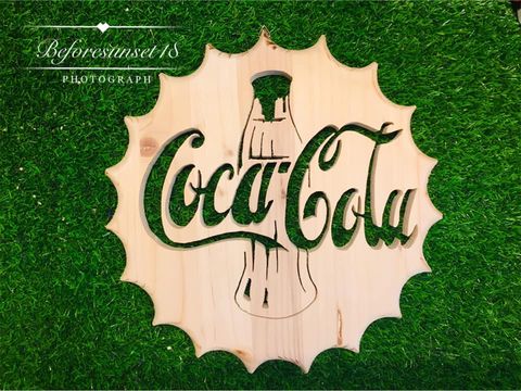 ป้าย Coca-Cola งานไม้สนสวยๆ