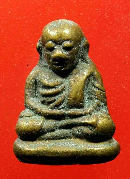 	รูปหล่อ หลวงพ่อเงิน วัดบางคลาน ปี28 รุ่น ปืนแตก พิมพ์แจกแม่ครัว คากล่องเดิมๆ มีคราบเบ้าและคราบเนื้อ