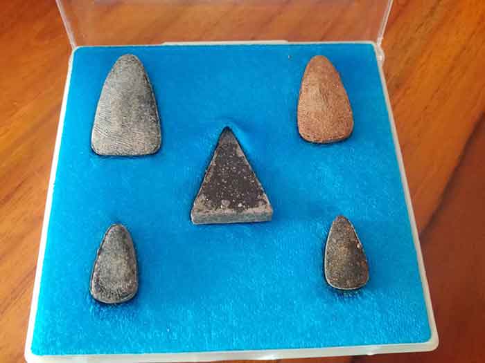 พระหลวงปู่ทวด รุ่นทูลเกล้า เนื้อว่าน ชุดกรรมการ ปี47 พระ 5 องค์ พร้อมกล่องเดิม วัดห้วยมงคล