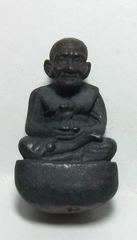 หลวงปู่ทวด เบ้าทุบ ผิวไฟ รุ่นแรก วัดในหาน ภูเก็ต ปี 2536 สภาพสวย ตอกโค๊ตที่ใต้ฐาน