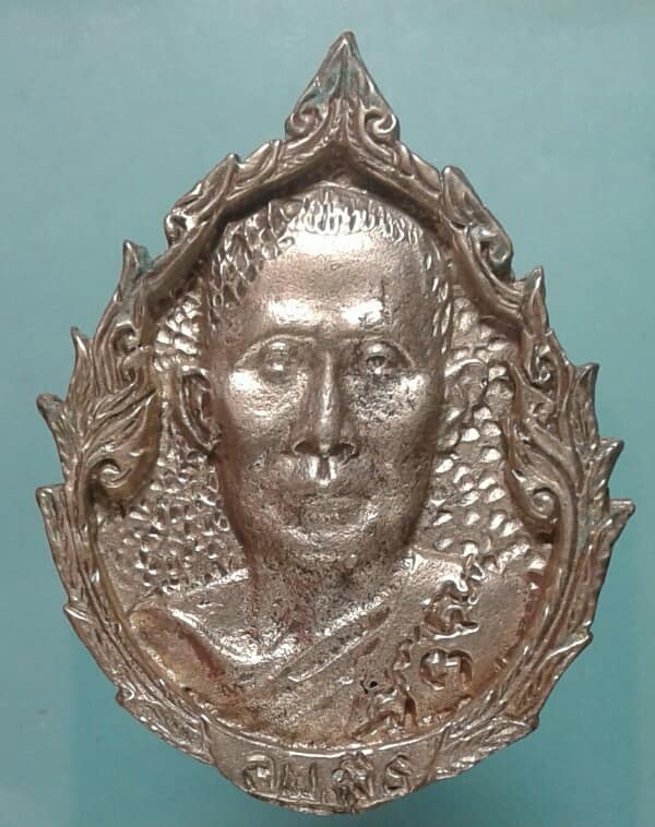 เหรียญหล่อหลวงพ่อเงิน หนาๆ ไม่ทราบที่   เคาะเดียวแดงครับ