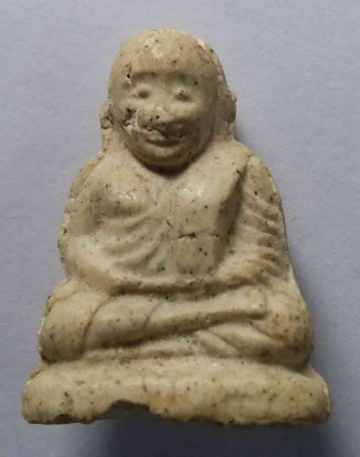 20 บาท รูปหล่อลอยองค์ เนื้อผงหลวงพ่อเงิน วัดบางคลาน จังหวัดพิจิตร ไม่ทราบปีที่สร้าง  เก่าครับ