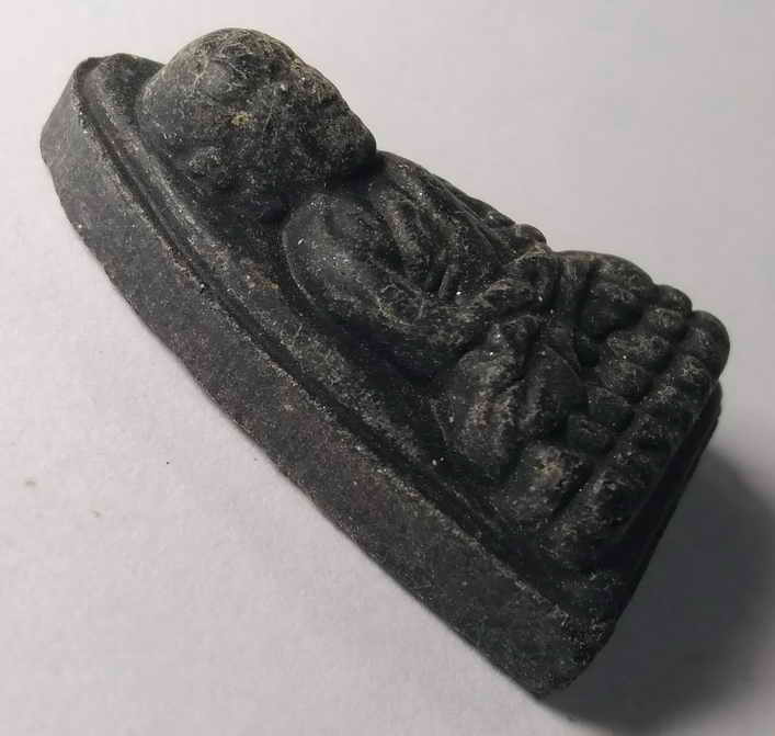 20 บาท หลวงปู่ทวดเนื้อผงใบลาน ออกวัดโพธิ์เรียง กรุงเทพฯ สร้างปี 2558   