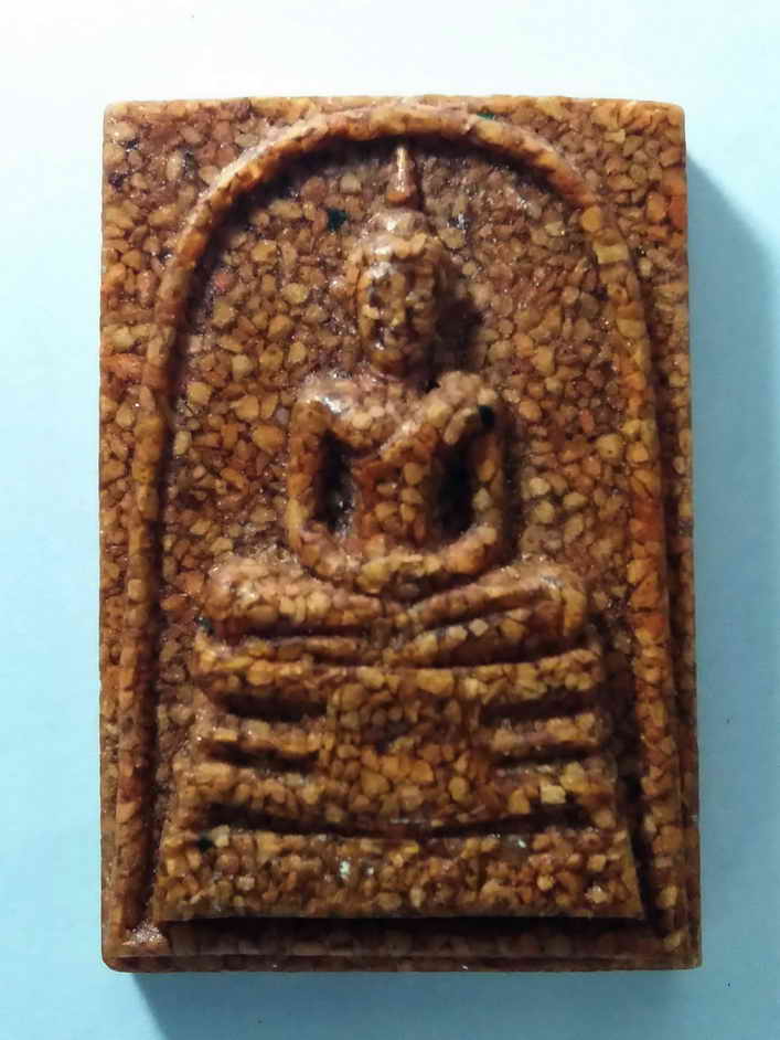 40 บาท เม็ดใหญ่ (กระยาสารท) หลวงพ่อโสธร เนื้อกระเบื้องหลังคาโบสถ์ วัดโสธรวรารามวรวิหาร 