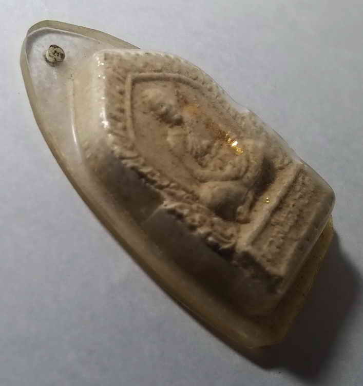 40 บาท พระผงรูปเหมือนหลวงปู่ยอด วัดปรือเกวียน ตำบลร่อนทอง อำเภอสตึก จังหวัดบุรีรัมย์  BOX WHITE