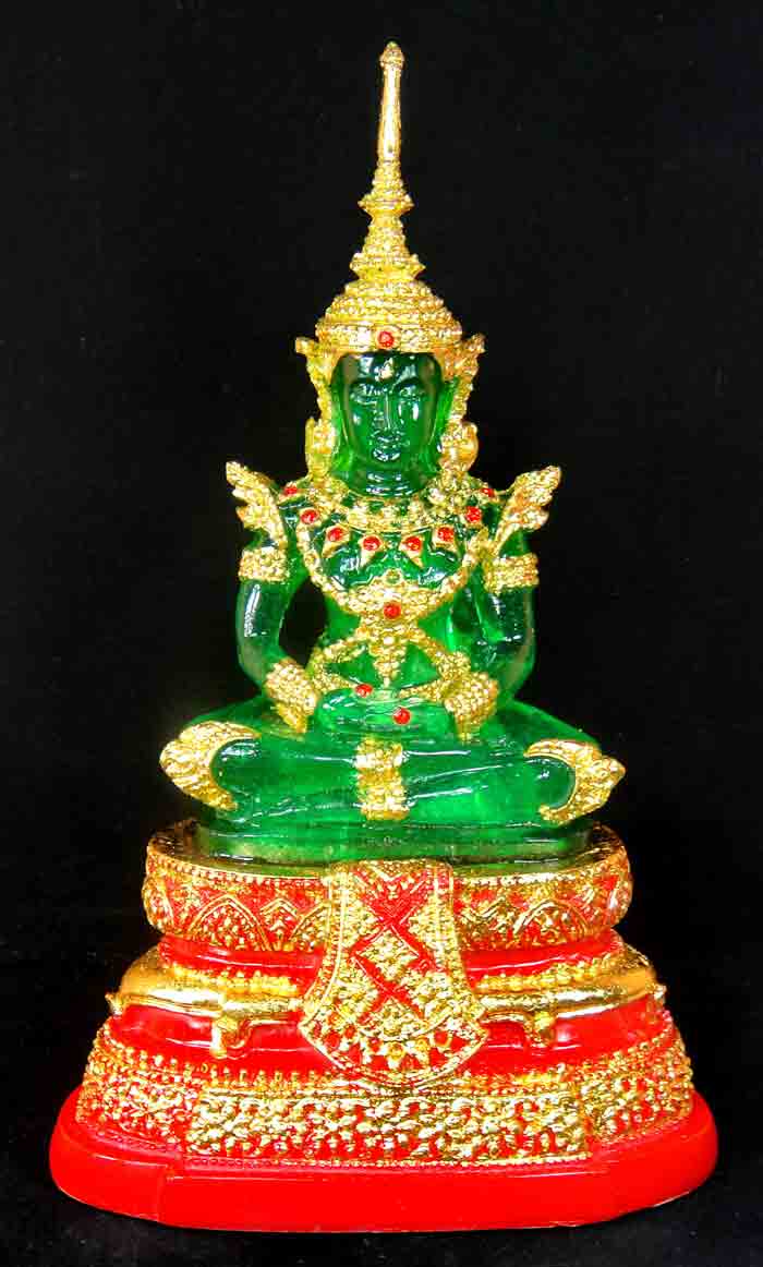 พระแก้วมรกต พิมพ์ทรงเครื่องฤดูร้อน ขนาดหน้าตักกว้าง 4.5 นิ้ว ฐาน 7 x 4.5 นิ้ว สูง 11 นิ้ว