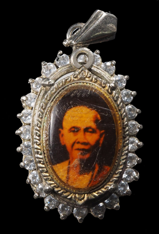 20บาท..ล็อกเก็ตพระ หลังพระธาตู ไม่ทราบที่///F867