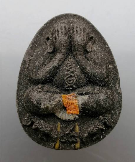 พระปิดตาหลวงปู่คร่ำ วัดวังหว้า รุ่นลาภ ยศ พูนทวี เนื้อผงใบลานตะกรุดทองเหลือง 2 ดอก ปี 38