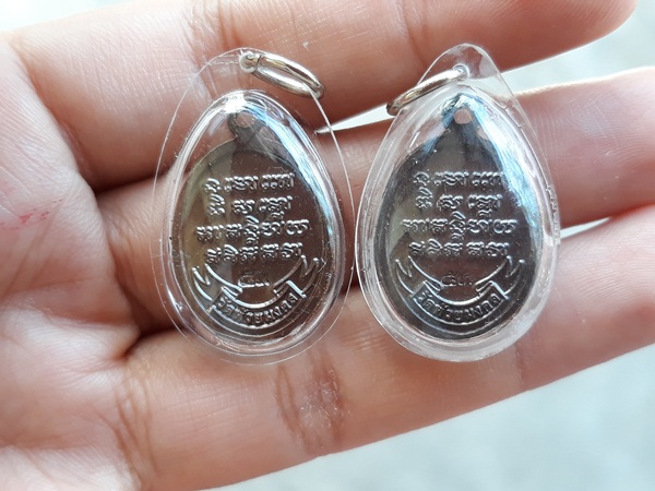 เม็ดแตง หลวงปู่ทวด รุ่นลองฟัน ปี 53 วัดห้วยมงคล รวม 2 องค์