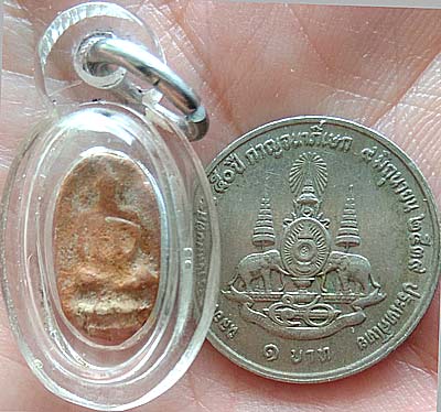 *พิมพ์ปิดตาใบมะขาม องค์จิ๋ว เนื้อดิน หลวงพ่อเงิน วัดบางคลาน พิจิตร*