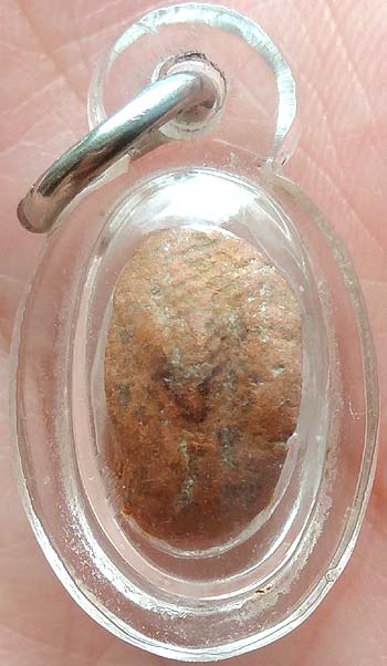 *พิมพ์ปิดตาใบมะขาม องค์จิ๋ว เนื้อดิน หลวงพ่อเงิน วัดบางคลาน พิจิตร*