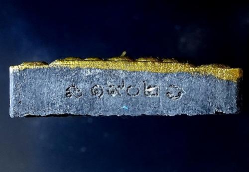 ขุนแผนพรายกุมารพิมพ์ใหญ่ รุ่นแรกวัดชุมแสง หลวงพ่อสาครปลุกเสกเดี่ยว ทาทองเดิมเนื้อดำหลังโรยพลอย+ เกศา