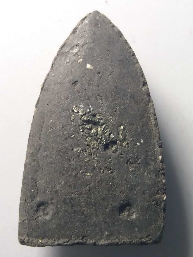  20 บาท หลวงปู่ทวดเนื้อผงใบลานทางด้านหลังโรยเพชรหน้าทั่ง น่าจะออกวัดอื่นไม่ได้ออกวัดช้างให้ขอลงกระดา