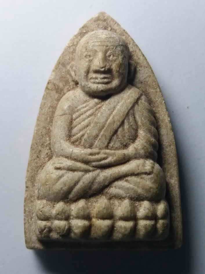 40 บาท หลวงปู่ทวดเนื้อผง สภาพผิวหิ้ง ออกวัดช้างให้ จังหวัดปัตตานี ไม่ทราบปีที่สร้าง หลังยันต์นะโมโพธ