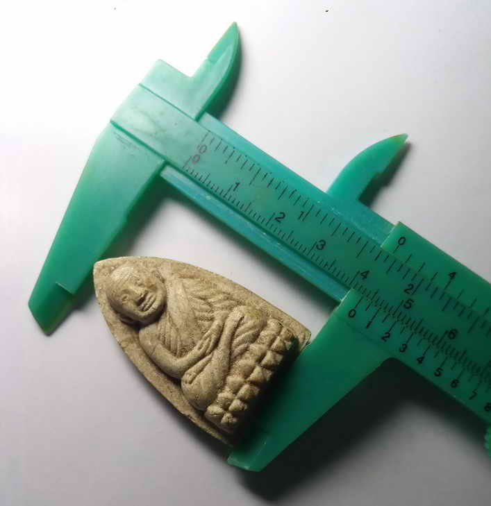 40 บาท หลวงปู่ทวดเนื้อผง สภาพผิวหิ้ง ออกวัดช้างให้ จังหวัดปัตตานี ไม่ทราบปีที่สร้าง หลังยันต์นะโมโพธ