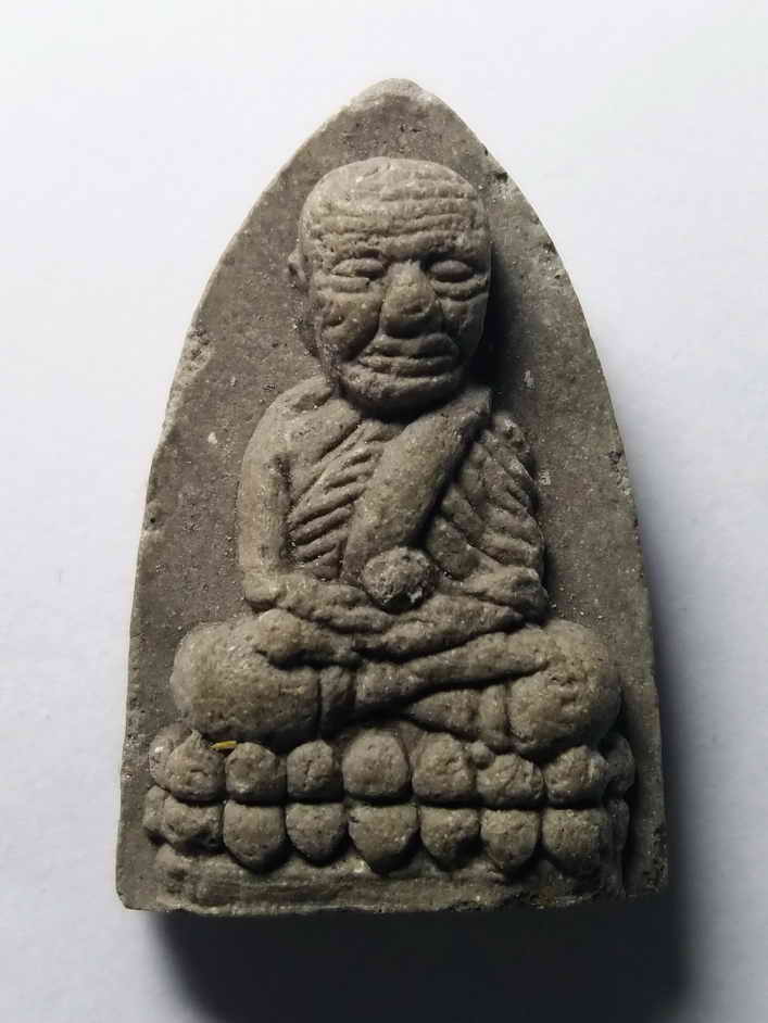 20  บาท  หลวงปู่ทวดเนื้อว่าน วัดช้างให้ จังหวัดปัตตานี ไม่ทราบปีที่สร้าง หลังเรียบ มีลูกแก้วครับ