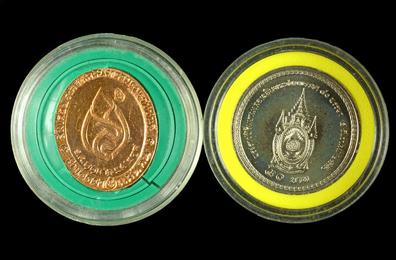 เคาะแรกแดง...เหรียญสมเด็จย่า+เหรียญในหลวง ร.9 ในตลับเดิม ทั้งสองเหรียญ