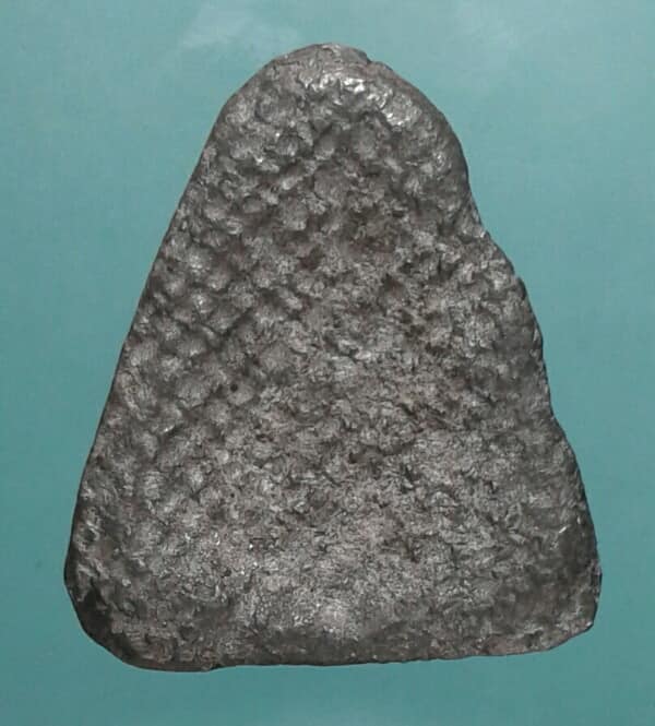 พระปิดตาเนื้อชินตะกั่วหลังลายผ้า ไม่ทราบวัด เคาะเดียวครับ