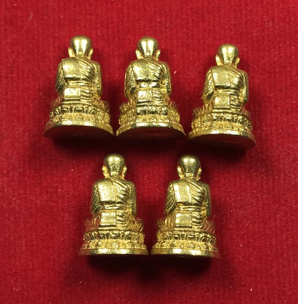 หลวงปู่ทวด พ่อท่านนอง วัดทรายขาว เนื้อทองทิพย์ ปี2539 5องค์ เคาะเดียว550 (มี100องค์สนใจทักได้ครับ)เอ