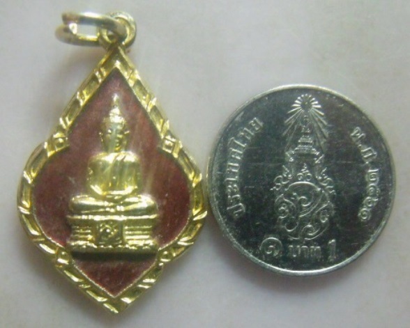 **วัดใจ**เหรียญหลวงพ่อโสธร หลังยันต์ วัดโสธรวราราม จ.ฉะเชิงเทรา**กะไหล่ทองลงยาสีแดง สวยๆ