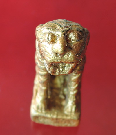 เสืออังกอ หลวงปู่สรวง เทวดาเล่นดิน รุ่นแรก ปี34 เนื้อโลหะ กะไหล่ทอง หายากครับ