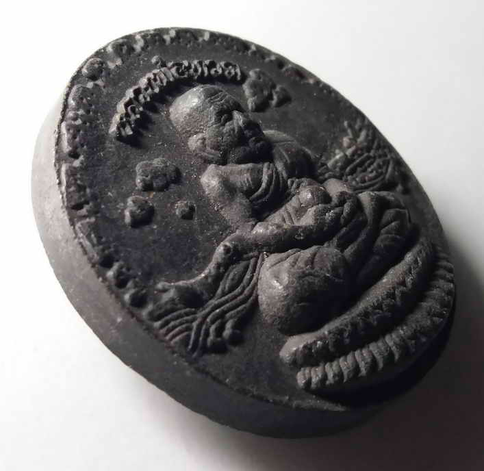 40 บาท หลวงปู่ทวดเนื้อผงใบลาน หลังหลวงพ่อคล้าย สร้างปี 2550 น่าจะออกวัดอื่นไม่ใช่วัดช้างให้ ขอลงกระด