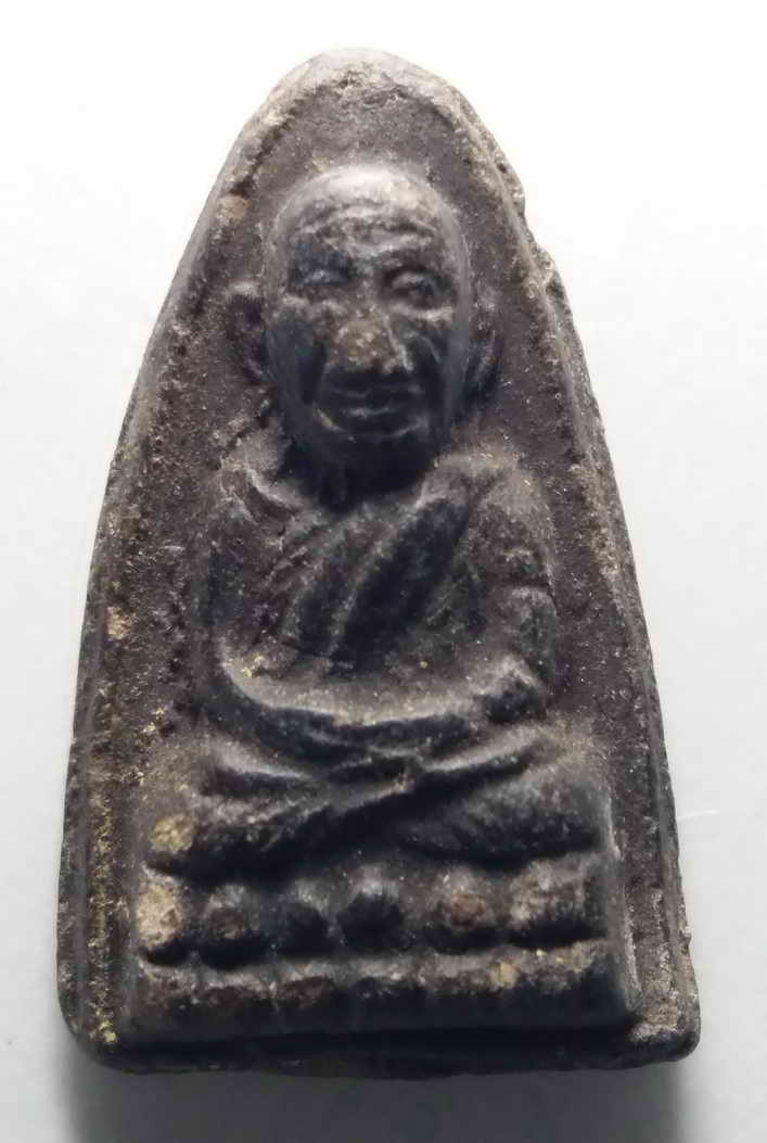 50 บาท หลวงปู่ทวด วัดช้างให้ เนื้อดินเผา พระครูใบฎีกาขาว สร้างปี 2513 ผสมผงว่านปี 2497 เริ่มแรงขึ้นท