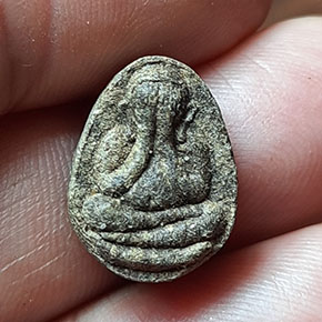 พระปิดตา อะระหัง สุคะโต ภะคะวา เนื้อผงว่าน หลวงปู่เผือก วัดสาลีโข สภาพสวย