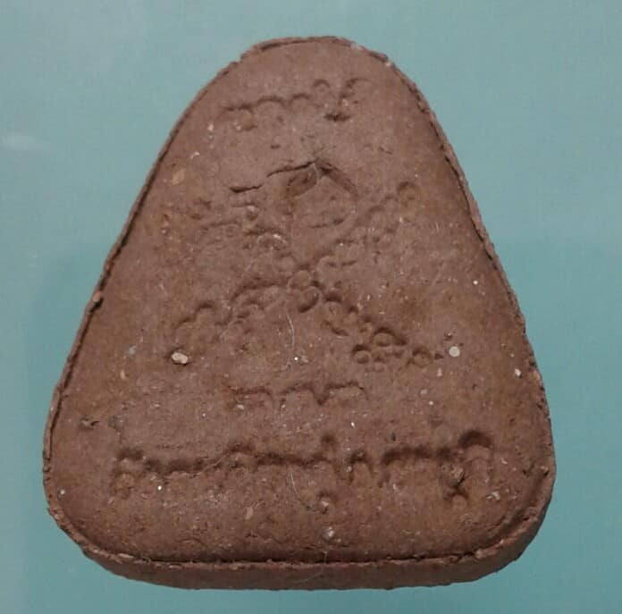 พระปิดตาเนื้อว่านรุ่นแรก พ่อครูบาผาสุก วัดตะเคียนคู่ ชลบุรี+กล่อง เคาะเดียวครับ