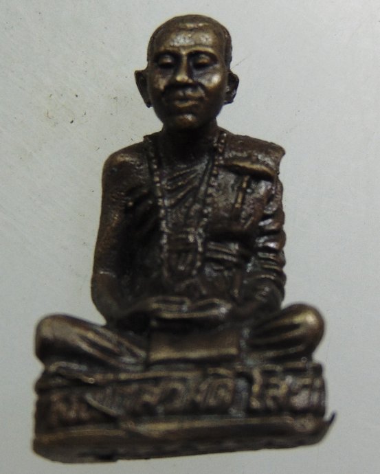 ๒๐ รูปหล่อรุ่นแรก หลวงพ่อสวัสดิ์ วัดห้วยตูม จ.เพชรบูรณ์ 