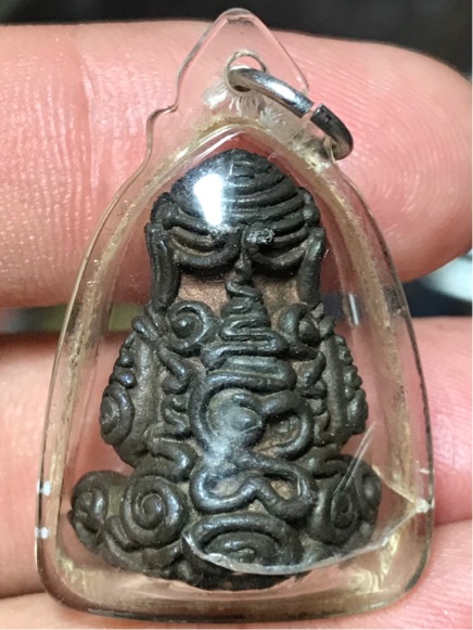 พระปิดตาพนมรุ้ง ยันต์ยุ่ง เนื้อนวโลหะ หลวงพ่อทิพย์ ธัมมนิโยโก วัดโพธิ์ทอง จ.บุรีรัมย์ 