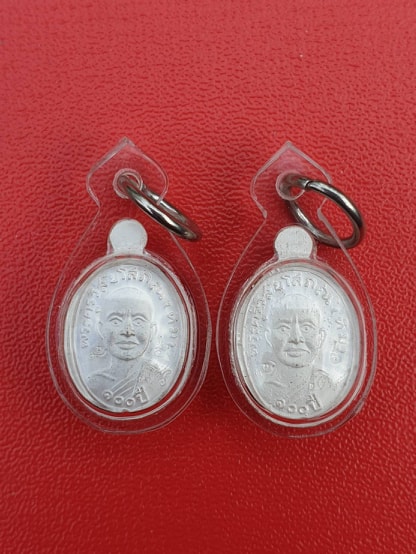 เหรียญเม็ดแตงหลวงปู่ทวด รุ่น 100 ปี อาจารย์ทิม เนื้อเงินลงยา สีแดง 2 เหรียญ