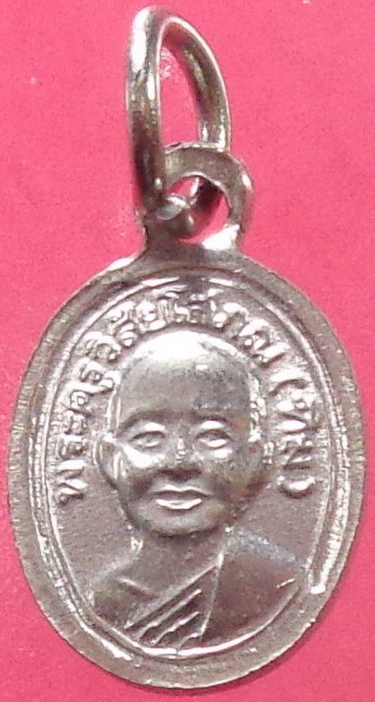 เม็ดแตงหลวงปู่ทวด หลังพระอาจารย์ทิม วัดช้างให้ รุ่นบูรณะพระบรมธาตุเจดีย์ ปี51 สวยครับ