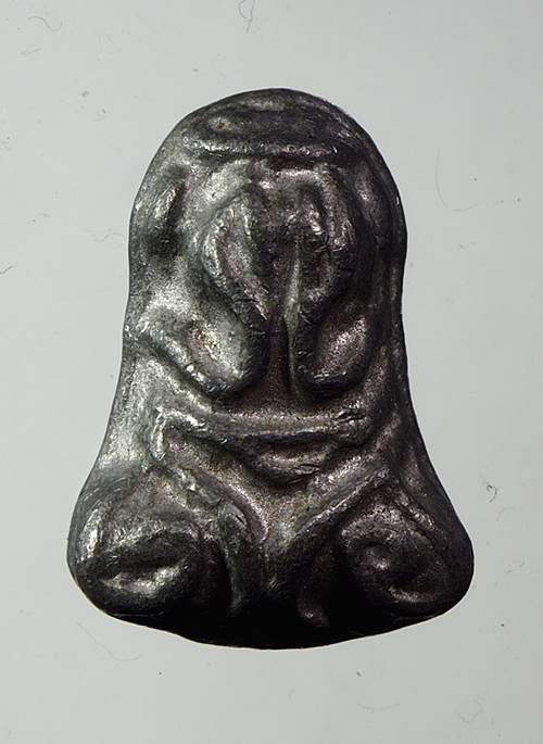 พระปิดตา เนื้อตะกั่ว ไม่ทราบที่ มีตอกหมายเลขครับ