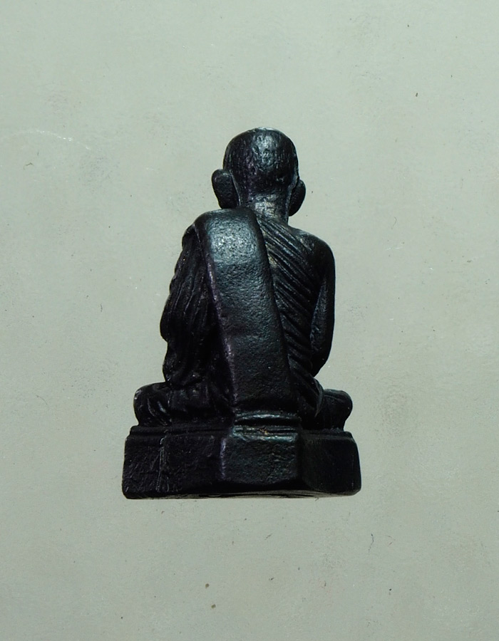 รูปหล่อหลวงปู่เขียน