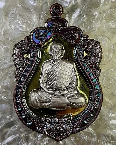 เหรียญเสมาหัวเสือรุ่นแรก หลวงพ่อสิน วัดละหารใหญ่ (เนื้อทองทิพย์หน้ากากเงิน) สวยเดิมno.26