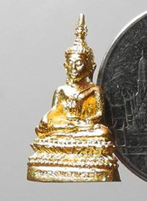 พระชัยวัฒน์หลวงพ่อพระใส หนองคาย รุ่นแผ่บารมี ปี 58 ชุบทอง ประสบการณ์ฟ้าผ่าไม่ตาย