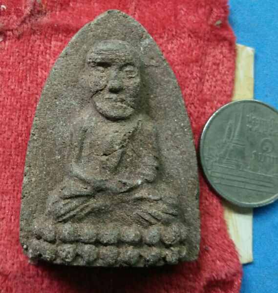 หลวงปู่ทวดองค์ใหญ่ หลังฝังเพชรหน้าทั่งสวยๆครับ