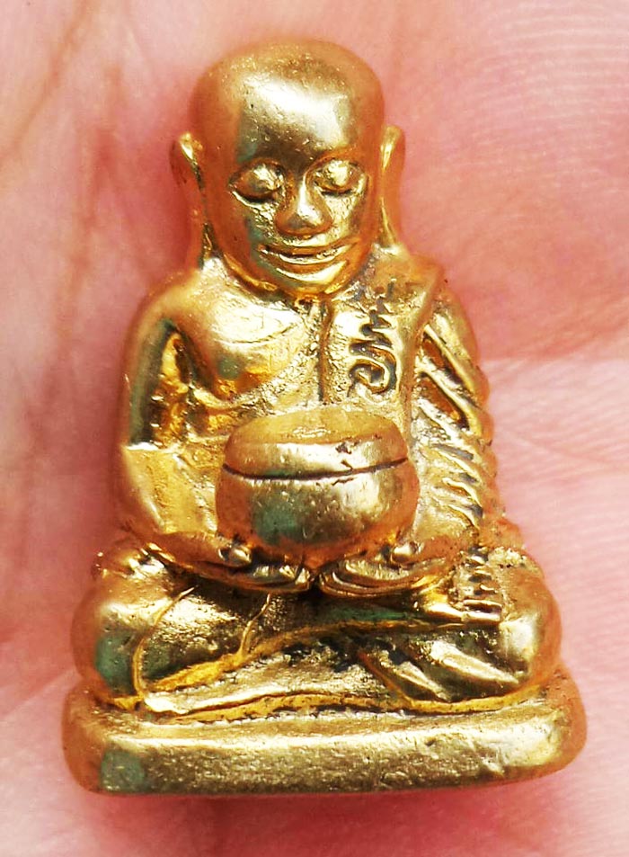 พระใหม่..นามมงคล หลวงพ่อเงิน พิมพ์อุ้มบาตร วัดไดโสน จ.พิจิตร