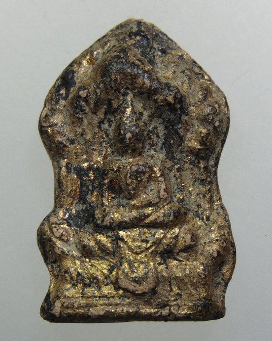๒๐ พระพุทธเนื้อดิน