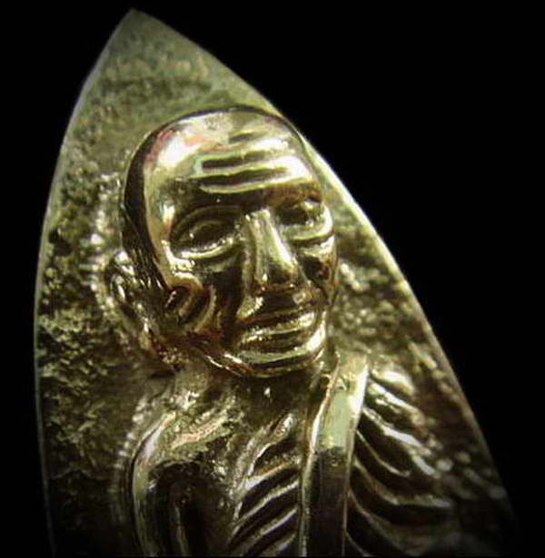 เตารีดใหญ่ A (อาปาก้า) 101 ปี อาจารย์ทิม พิธี สถูป หลวงพ่อทวด วัดช้างให้ และ พิธีศาลหลักเมือง