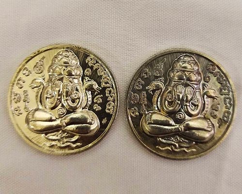 2 ใน 1,000 องค์ พระปิดตาพังพระกาฬ ทรัพย์ไหลมา 2559 กรรมการ เนื้ออัลปาก้าหลังเรียบ