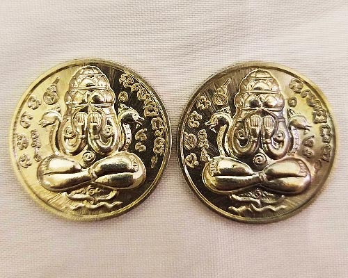2 ใน 1,000 องค์ พระปิดตาพังพระกาฬ ทรัพย์ไหลมา 2559 กรรมการ เนื้ออัลปาก้าหลังเรียบ