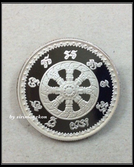 เหรียญหลวงพ่อโสธร หลังธรรมจักร รุ่นนานาชาติ รุ่นแรก ปี37 เนื้อเงินแท้ กล่องเดิม