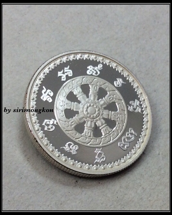 เหรียญหลวงพ่อโสธร หลังธรรมจักร รุ่นนานาชาติ รุ่นแรก ปี37 เนื้อเงินแท้ กล่องเดิม