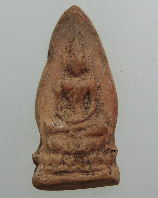 ๒๐ พระพุทธเนื้อดิน (องค์เล็ก)