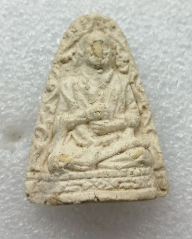 พระผงรูปเหมือนสมเด็จโตชุ้มเถาวัลย์หลวงปู่นาควัดระฆังเิาไปแจกวัดควนวิเศษปี06ครับ