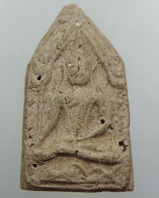 ๒๐ พระขุนแผนเนื้อดิน