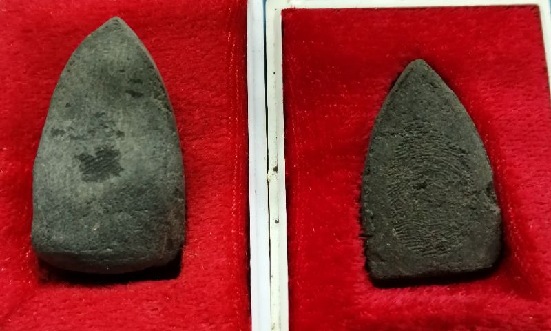 หลวงปู่ทวดรุ่นสร้างศูนย์ศืลปาชีพปี37สวยๆพร้อมกล่อง2องค์